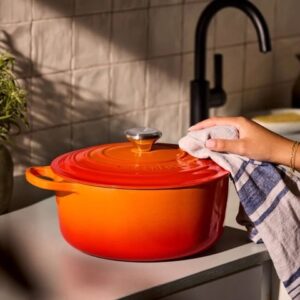Le Creuset Signature Round Dutch Oven